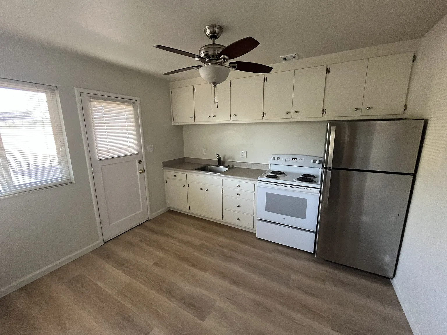 2 bed, 830 sqft, $2,430 — Photo 1