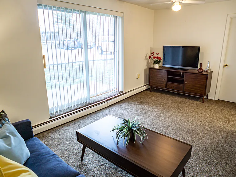 College Towers Apartments — Photo 42