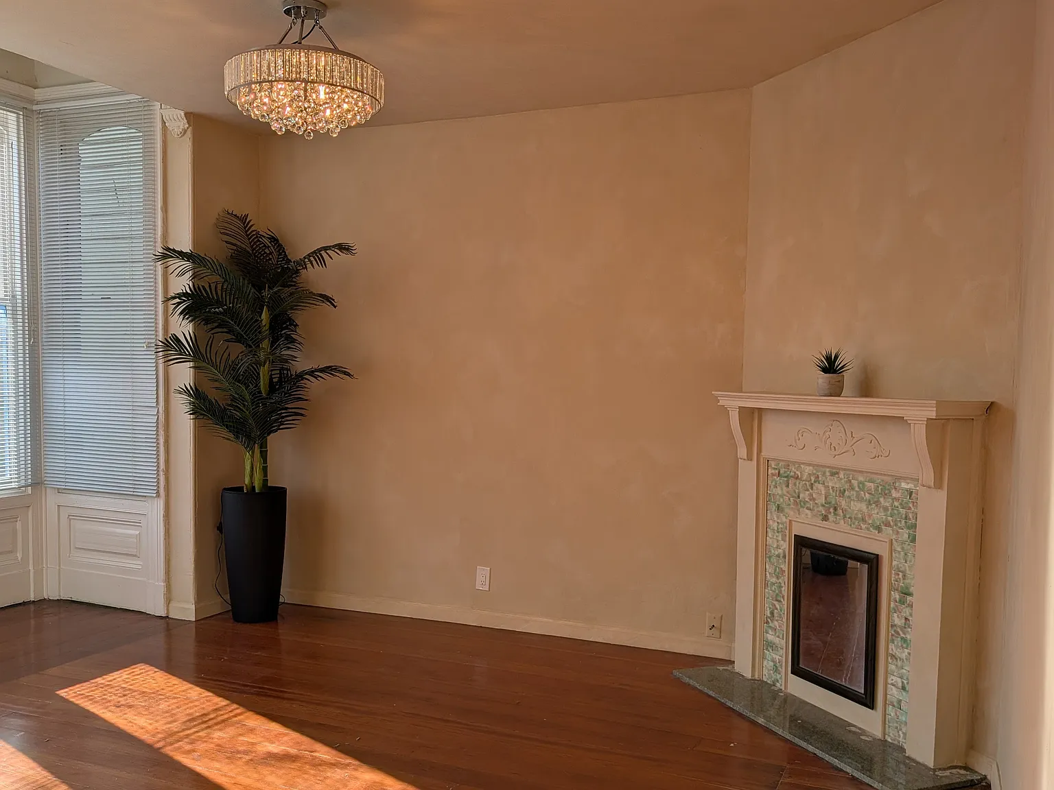 3 bed, 1276 sqft, $10,000 — Photo 2