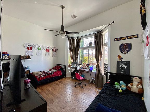 Large bedroom with bathroom 