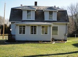 4 Maple Terrace Dr, Grove City, PA 16127