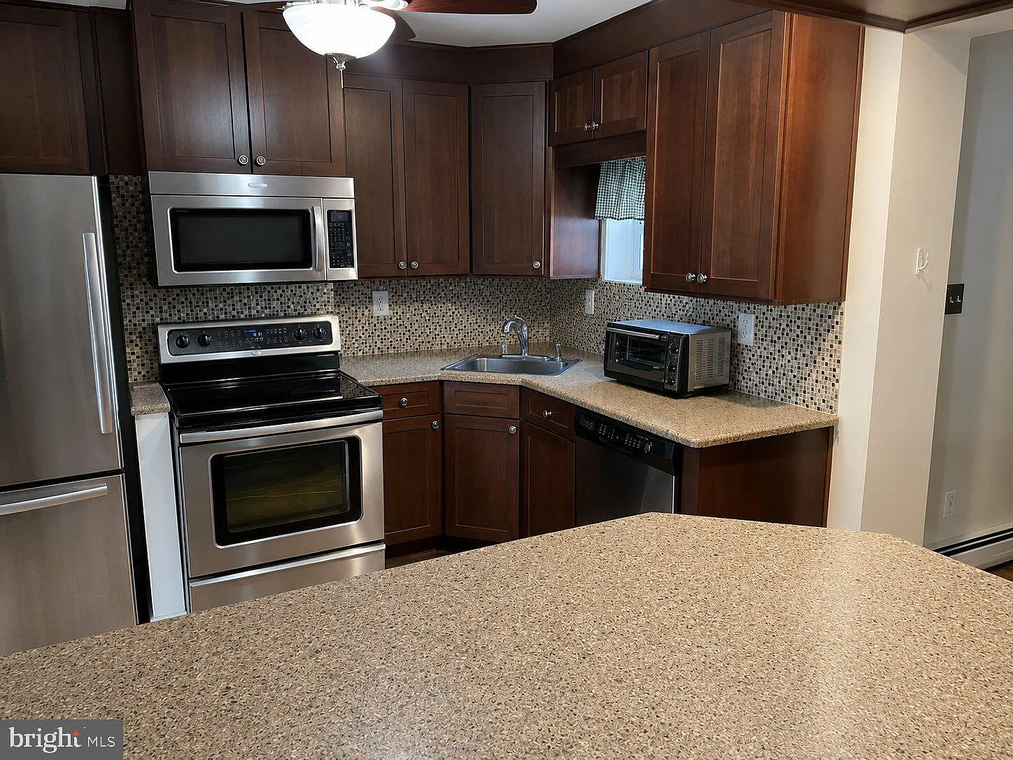 3 bed, 2.5 bath, 1897 sqft, $2,050 — Photo 4