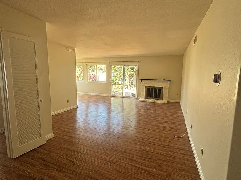 3061 Rollings Ave — Photo 5