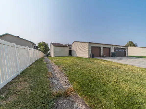 1128 E 9th St, Gillette, WY 82716