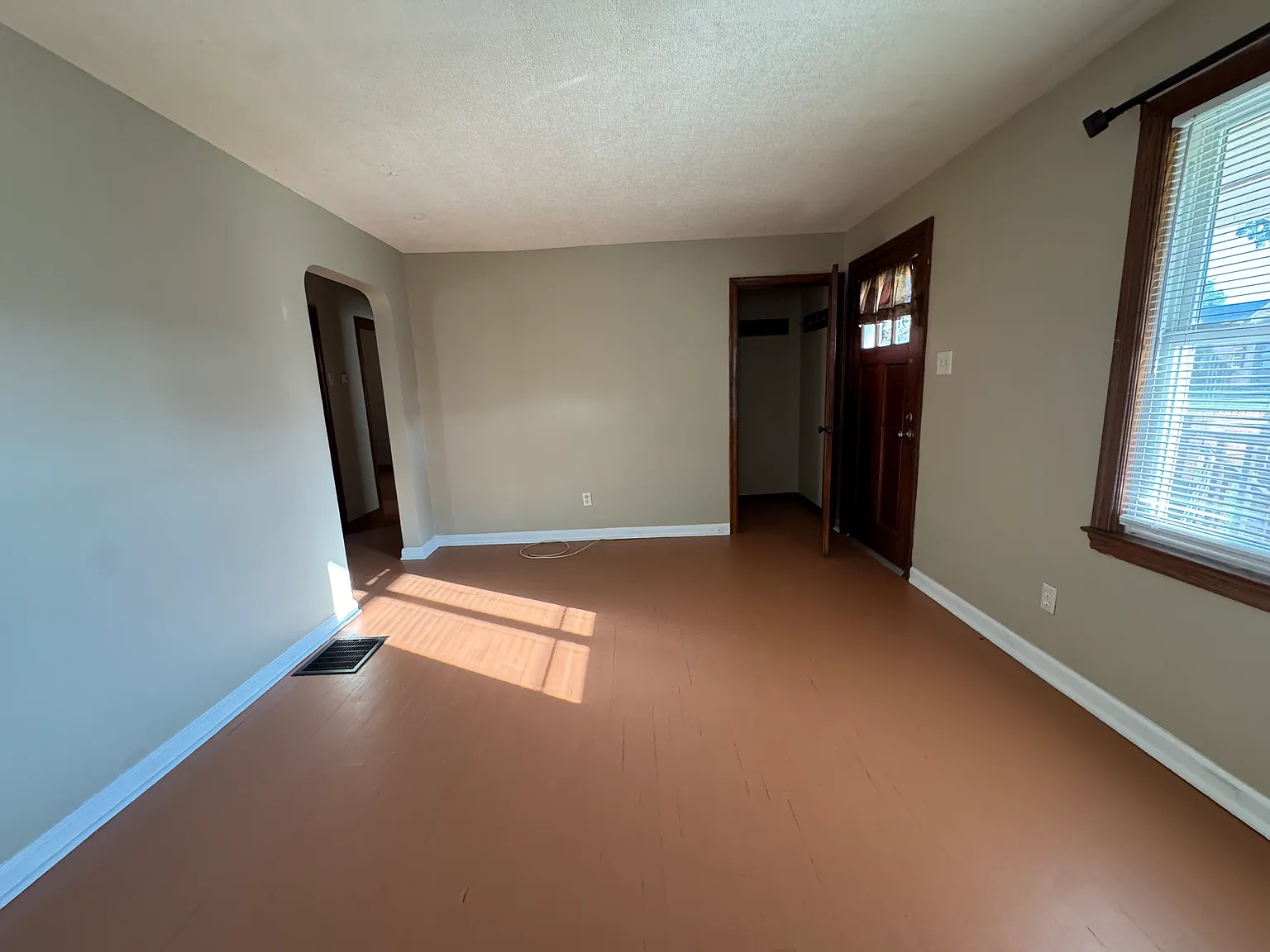 4 bed, 1050 sqft, $1,625 — Photo 4