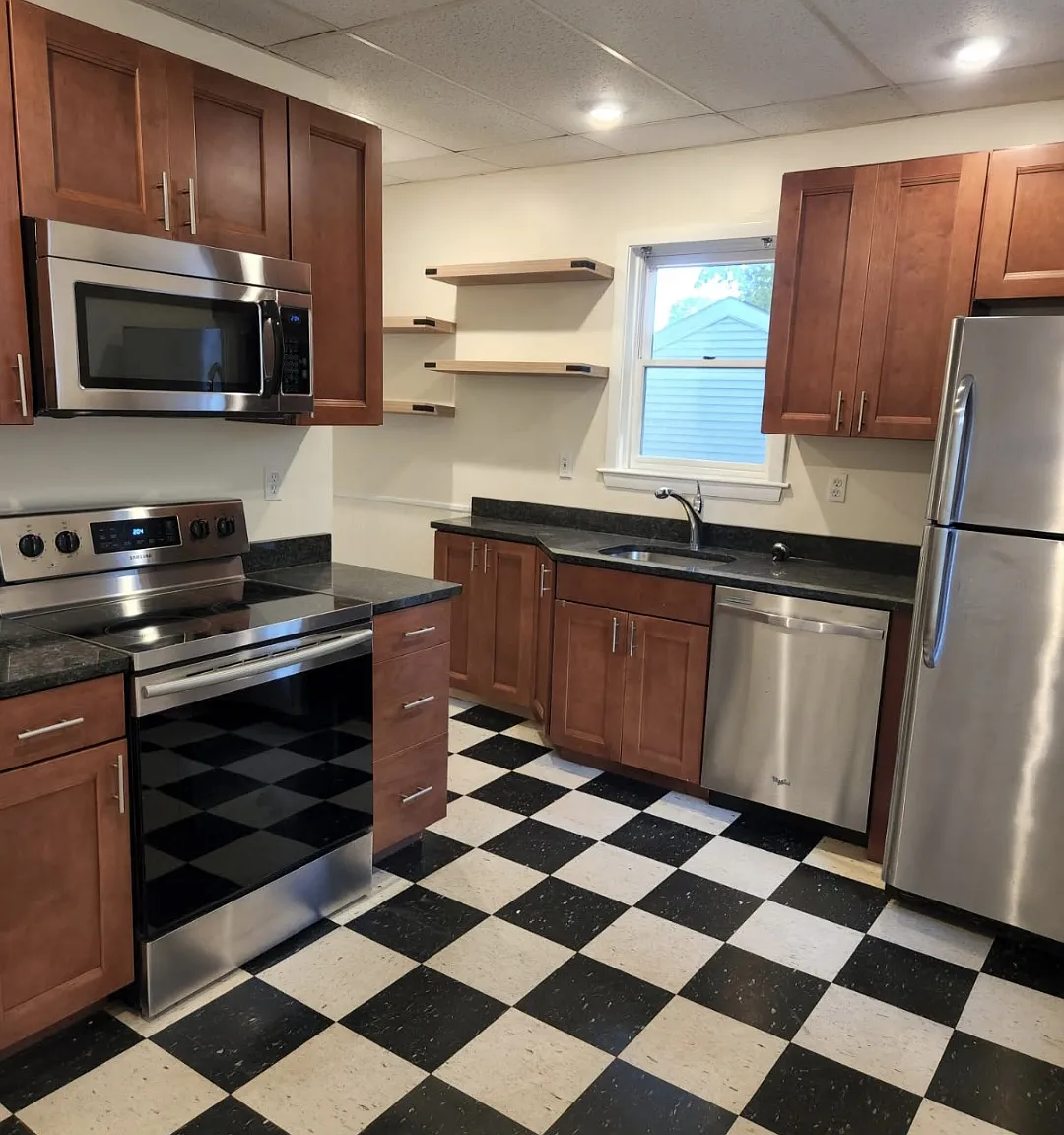 3 bed, 1000 sqft, $2,800 — Photo 1