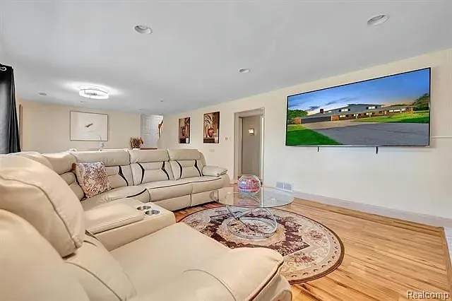 4753 Quarton Rd — Photo 15
