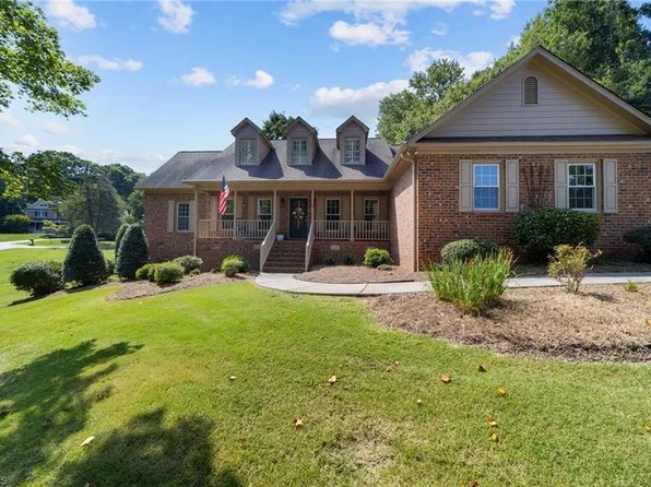 1 W Burkewood Ct, Jamestown, NC 27282