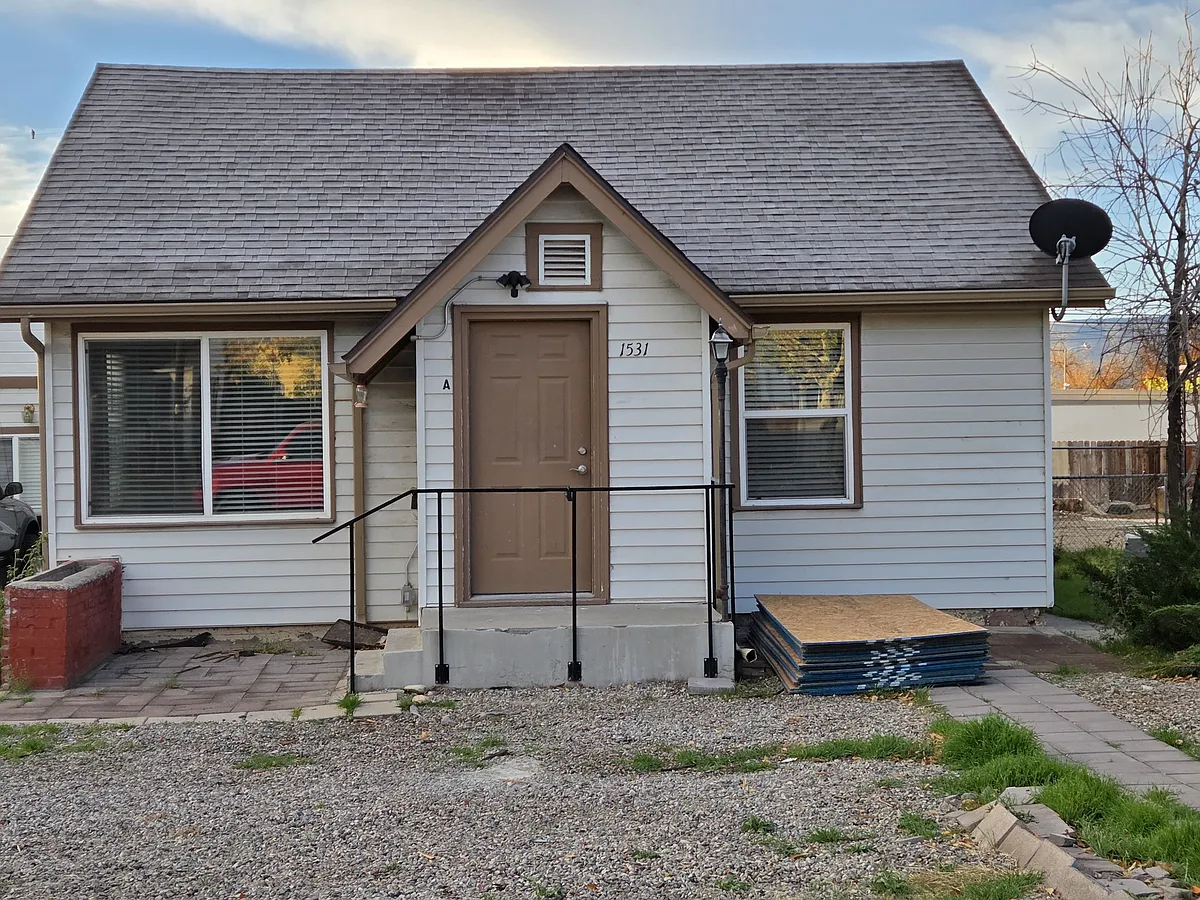 Building Photo - 3 bed, 2.0 bath, 1100 sqft, $1,700