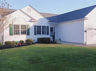 17 Ashley Dr, Delran, NJ 08075