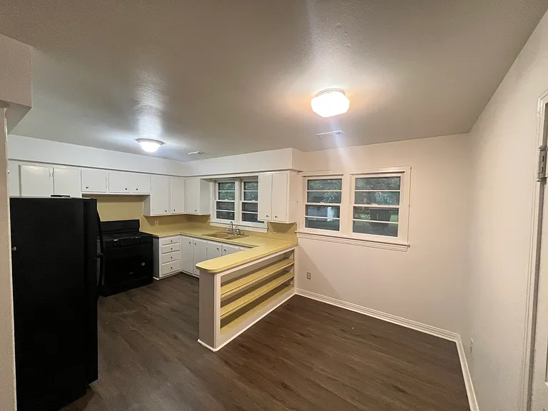 2124 W Wedington Dr — Photo 5