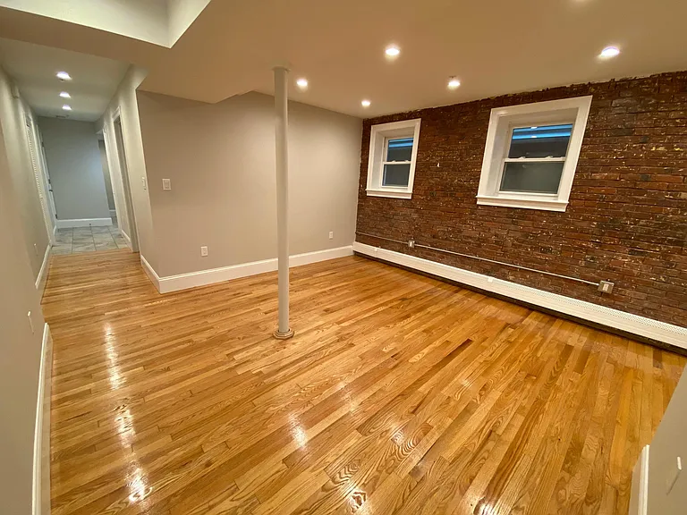 96 Webster St #B — Photo 2