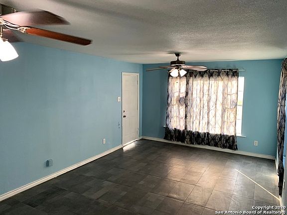 5th image of 820 Amanda St