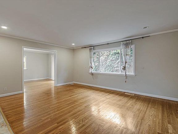 3rd image of 801 Shenandoah Dr