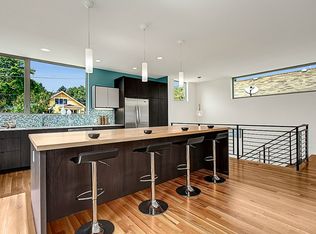 320 Dewey Pl E, Seattle, WA 98112