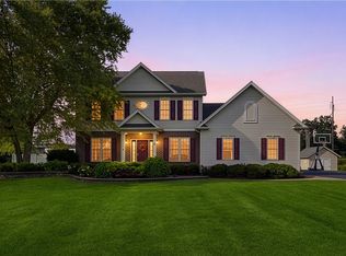 18 King Fisher Dr, Spencerport, NY 14559