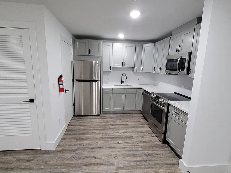 242 Spring St #2 — Photo 37
