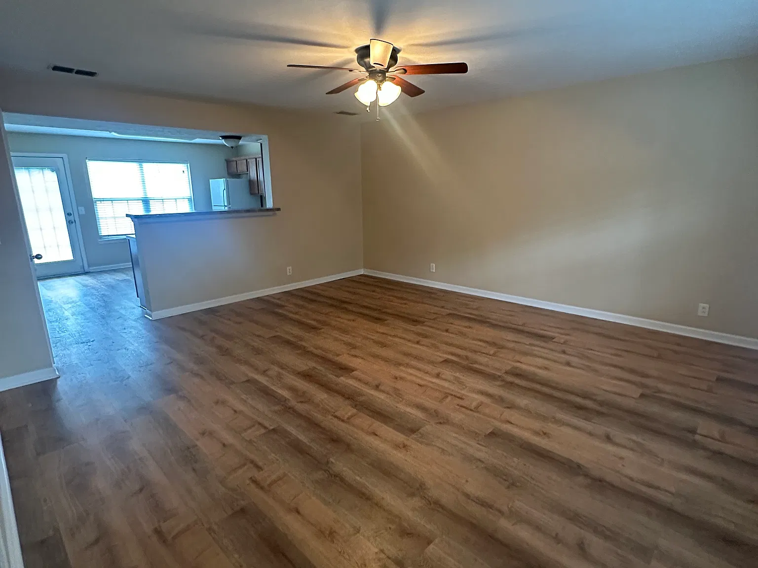 2 bed, 2.5 bath, 1260 sqft, $1,575 — Photo 2