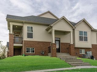 489 Woodmoor Dr, Lombard, IL 60148