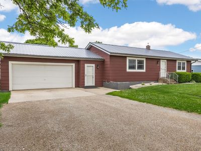 203 B Ave, Newhall, IA, 52315