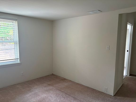 4th image of 5913 Elwood St