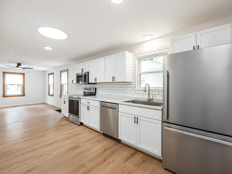 2702 E Main St — Photo 10