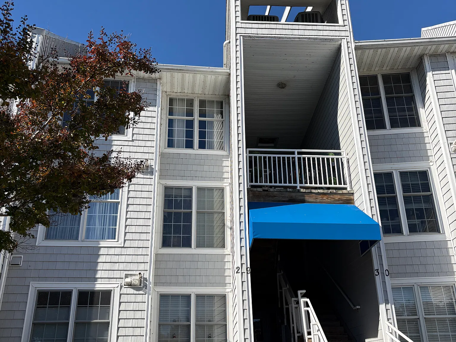 3 bed, 2049 sqft, $2,400 — Photo 2