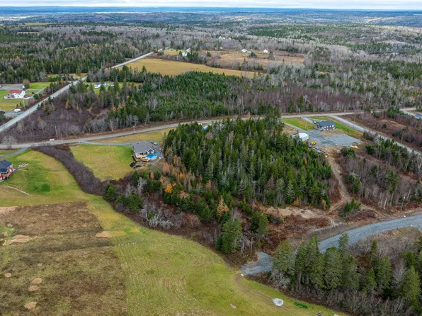 Danyellas Ln, East Hants, NS B0N 1Z0