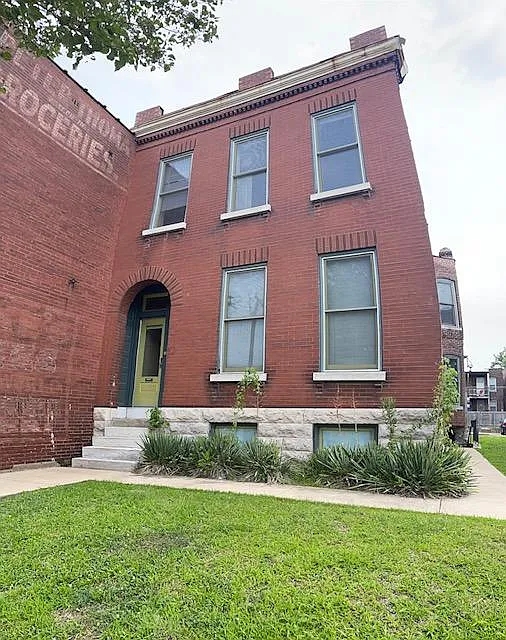 2 bed, $1,600 — Photo 1