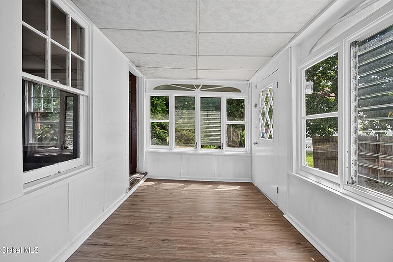 4th image of 3034 7th Avenue