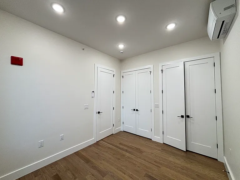301 Lembeck Ave #304 — Photo 6