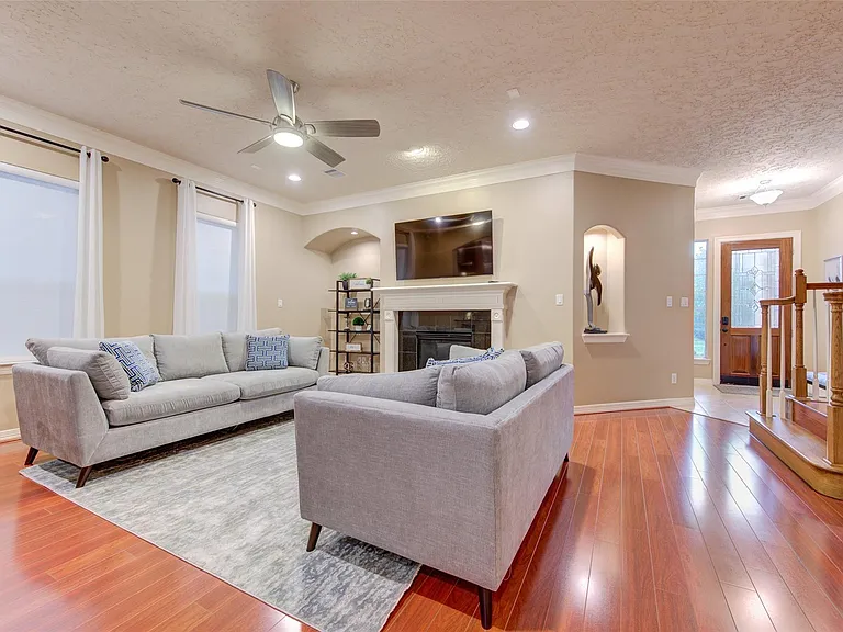 1147 Sopris Dr — Photo 3