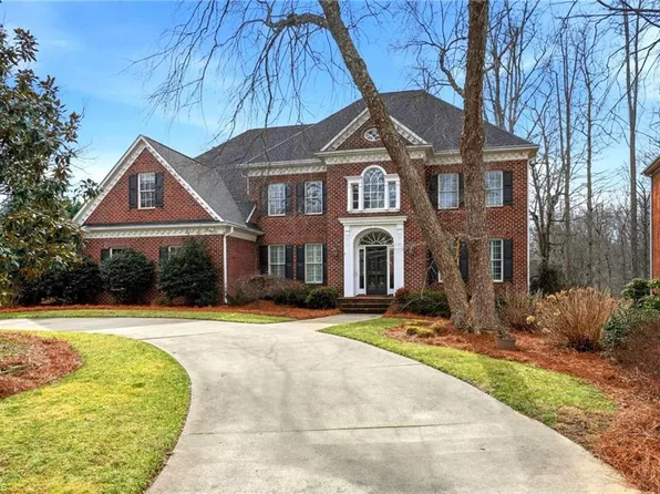 3915 Rosebriar Ln, Winston Salem, NC 27106