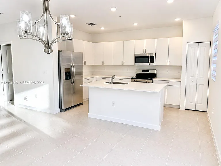 114 SW 184th Pl #114 — Photo 2