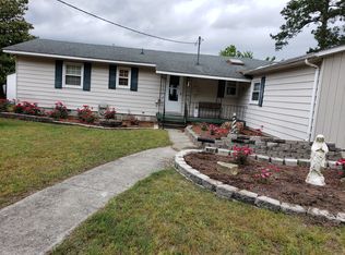 176 Shore Dr, Hartfield, VA 23071
