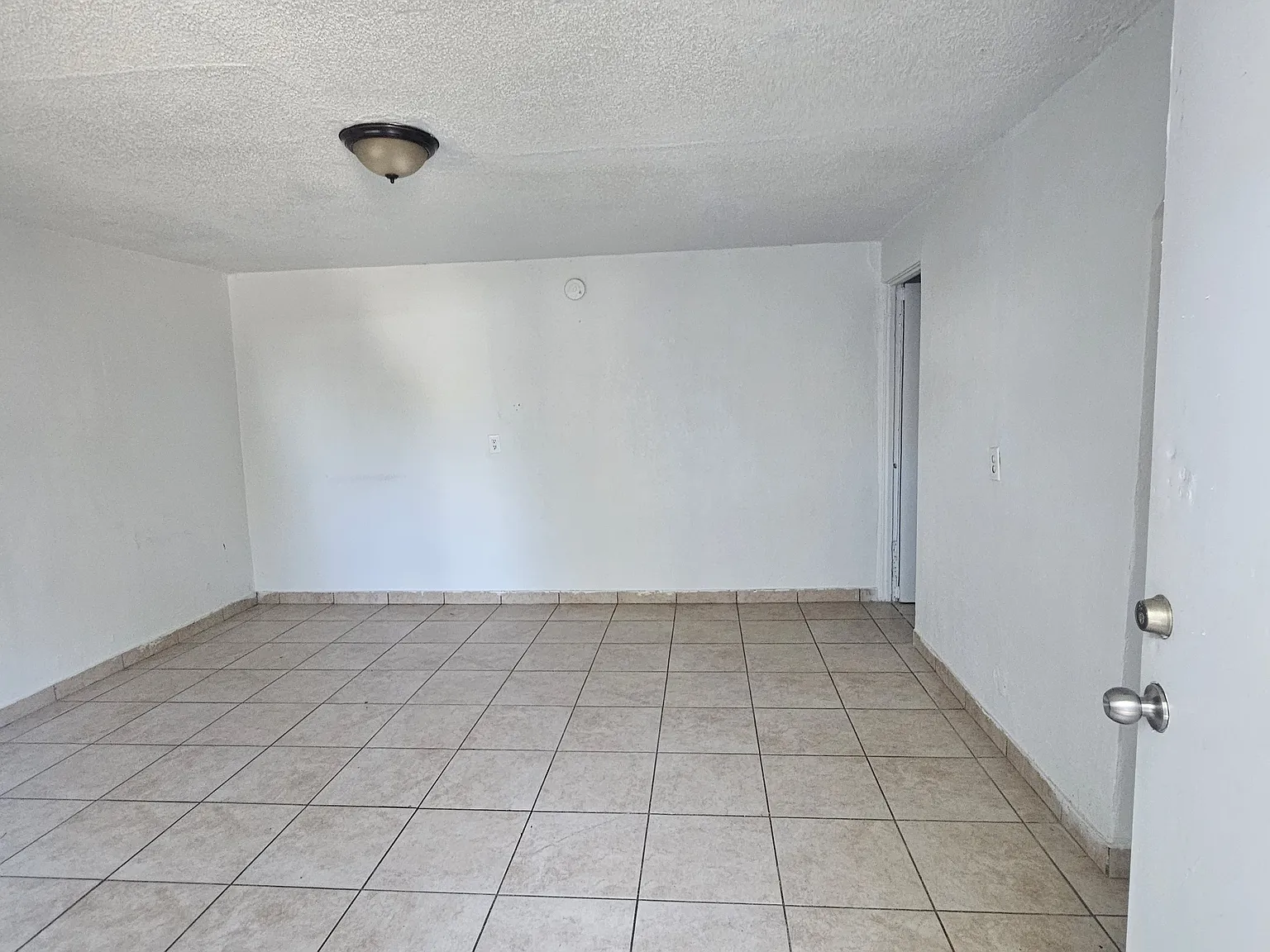 Studio, $1,075 — Photo 1