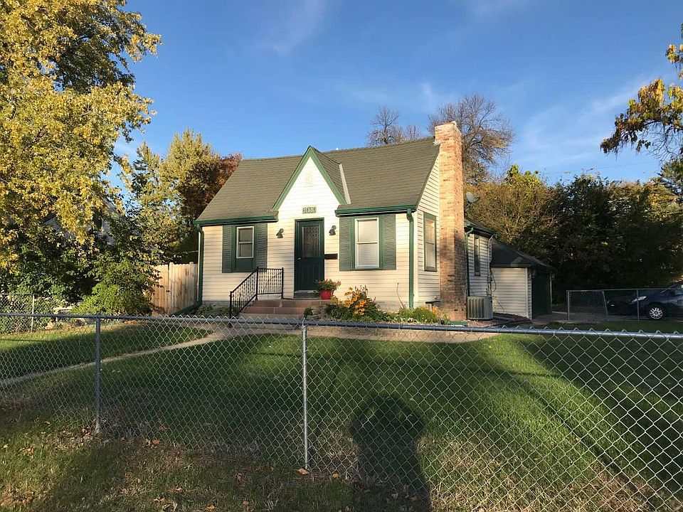 Front of house facing Portland