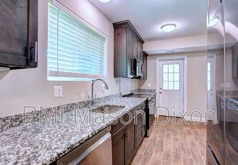 330 Compton Ave — Photo 14