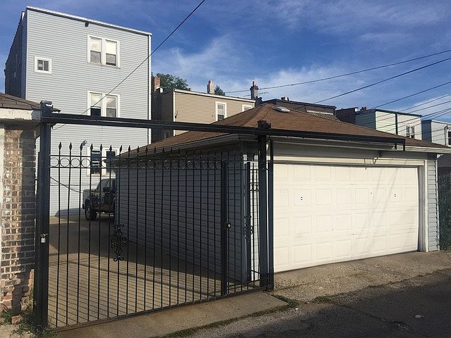 2nd image of 1924 N Lowell Ave