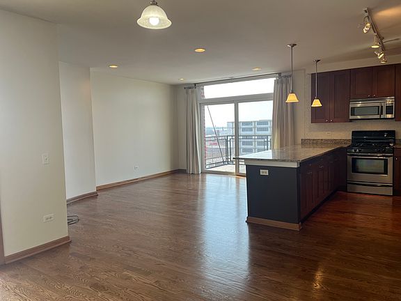 4th image of 974 W 35th Pl APT 701