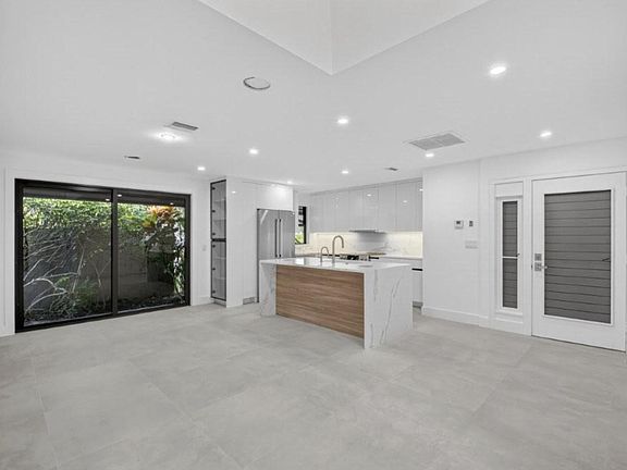 3rd image of 7126 Rain Forest Drive