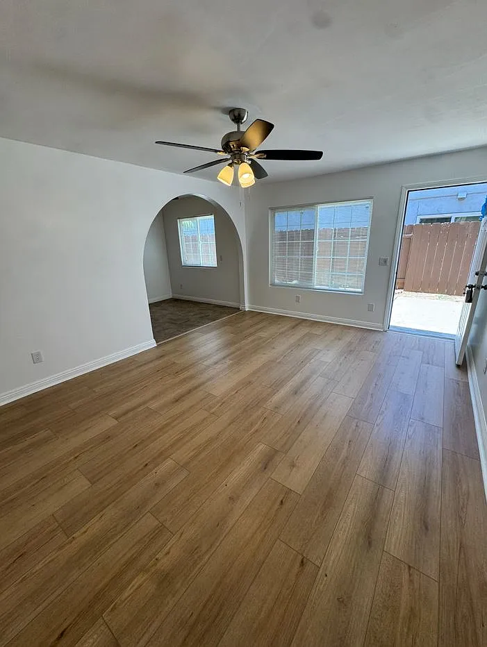 2 bed, 733 sqft, $2,400 — Photo 3