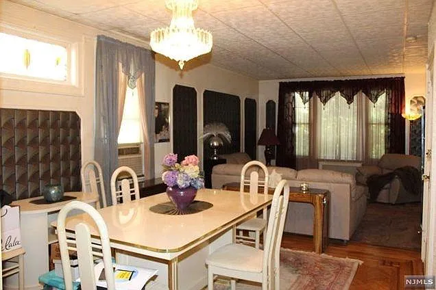 106 Hague St #2