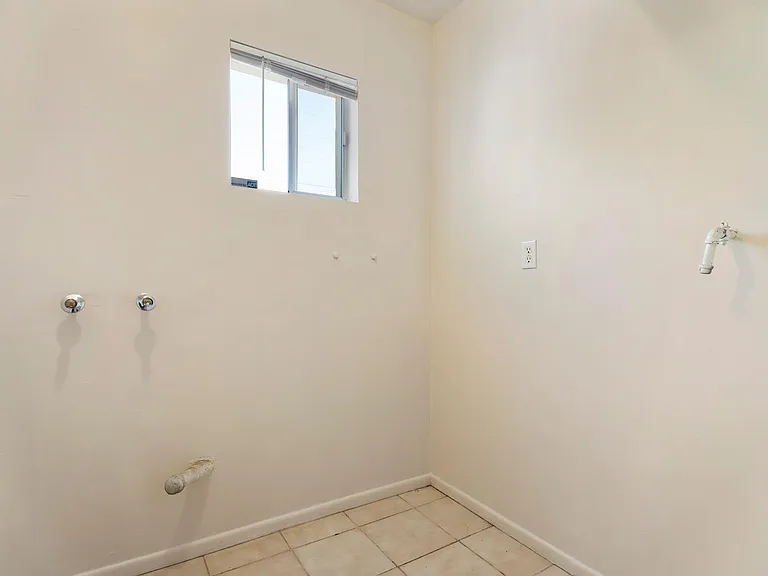 2045 E Don Carlos Ave — Photo 22
