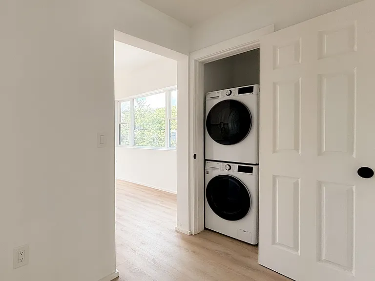 In-unit washer/dryer