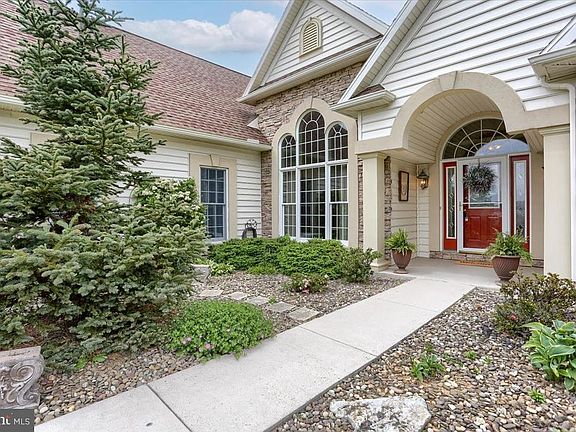 4th image of 7094 Killarney Dr