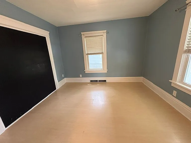 325 Para Ave — Photo 15