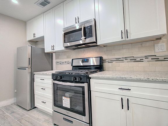 4th image of 3601 Townsend Dr