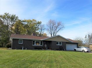 2588 Woodley Dr, Benton Harbor, MI 49022