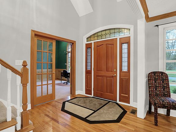 3rd image of 8132 Meadowbrook Dr